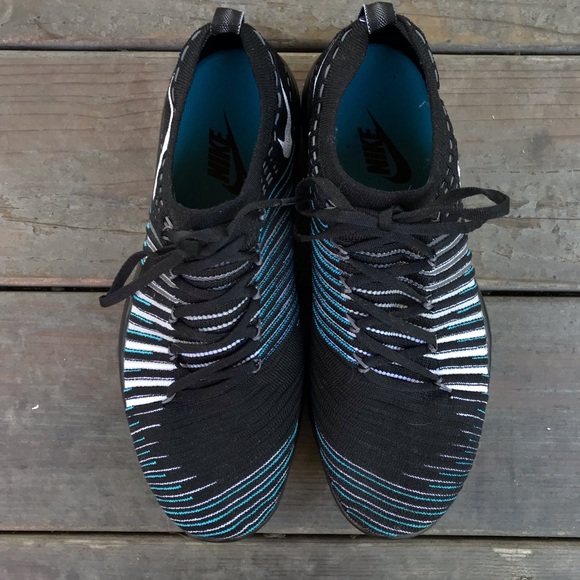 Women’s Nike Flynit Free Trainers - Picture 3 of 4